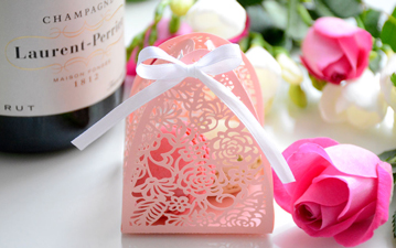 Lézervágott rózsás doboz, rózsaszín, fehér, kék, esküvői köszönetajándék, vendégajándék, köszönőajándék doboz