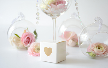 Szív ablakos fehér doboz,  esküvői köszönetajándék, vendégajnándék, ajándékdoboz, köszönőajándék